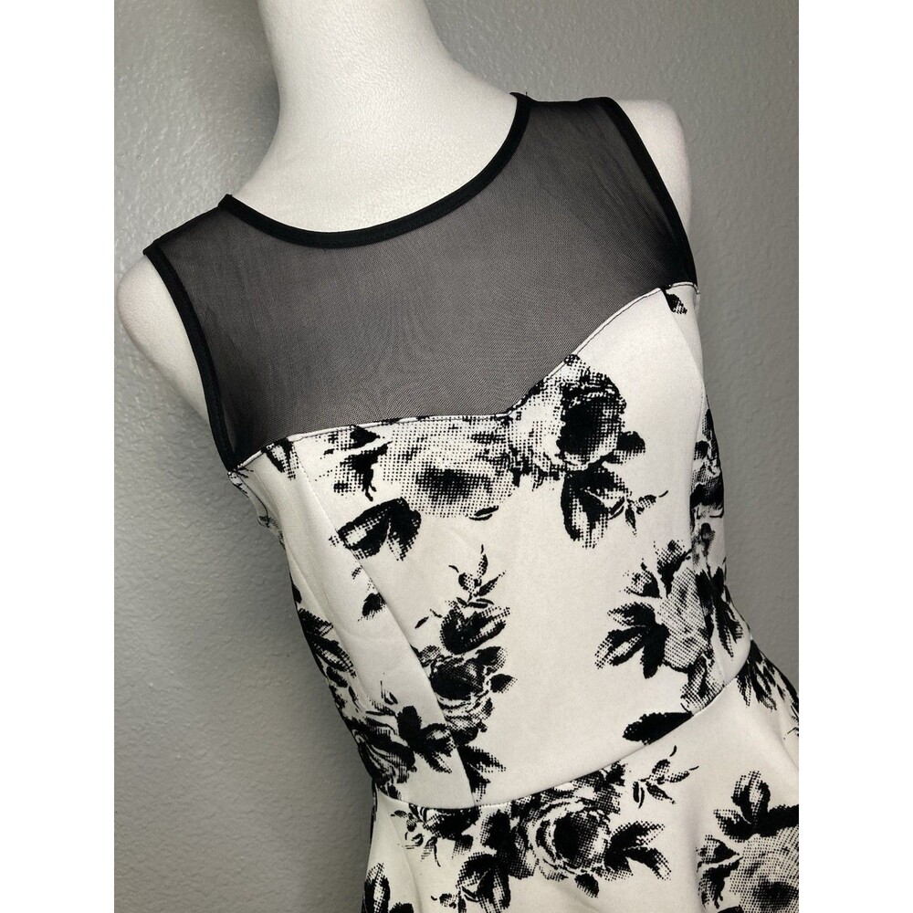 50s Style Fit & Flare Black White Floral Dress Medium Tradwife Mesh Neckline - Picture 11 of 11